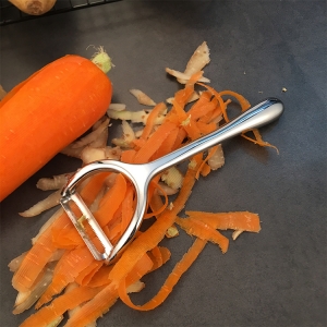 Multifunctional vegetable fruit hand peeler
